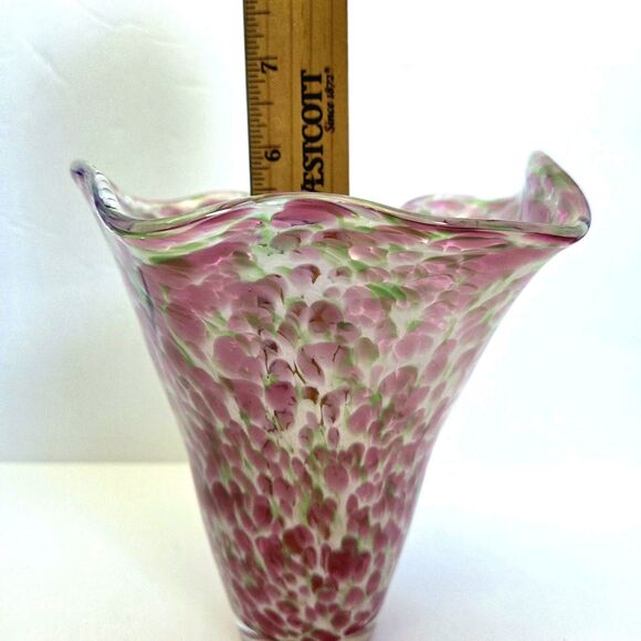 MCM burton + BURTON Artglass Vase Ruffle Edge Pink/Green Confetti Approx 6.5" - Picture 7 of 11